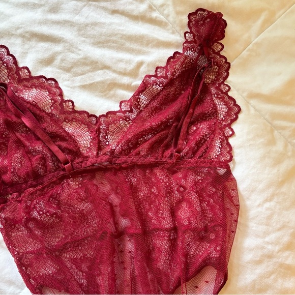 Elegant Lace Bodysuit - Red - Picture 7 of 8